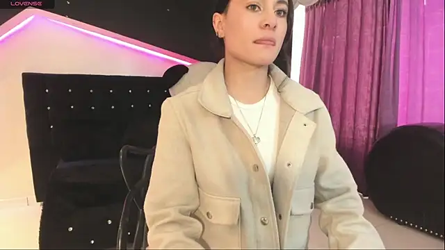 Coral Gibson online show from 12/04/25, 12:37