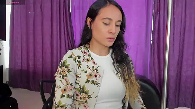Snapshot of Coral_Gibson chatting on 10/02/25, 01:14 Coral Gibson online show from 10/02/25, 01:14
