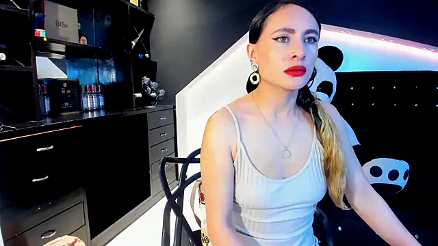 Snapshot of Coral_Gibson chatting on 03/04/25, 12:33 Coral Gibson online show from 03/04/25, 12:33