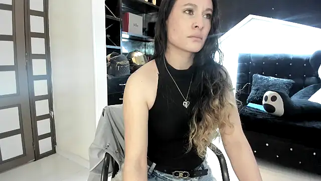 Coral Gibson online show from 10/22/25, 01:10