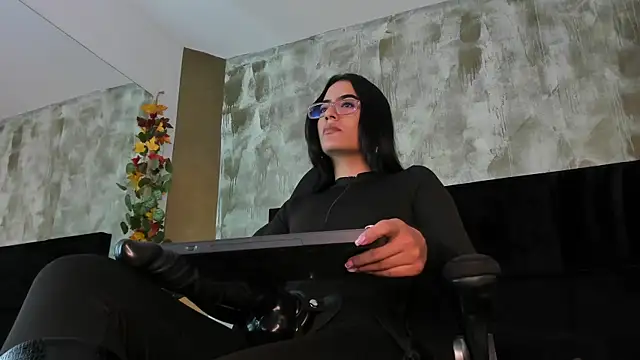 Snapshot of Ellaochoa chatting on 03/20/25, 11:27 Ellaochoa online show from 03/20/25, 11:27
