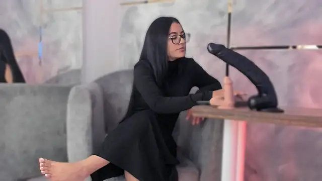 Ellaochoa online show from 11/29/25, 11:32