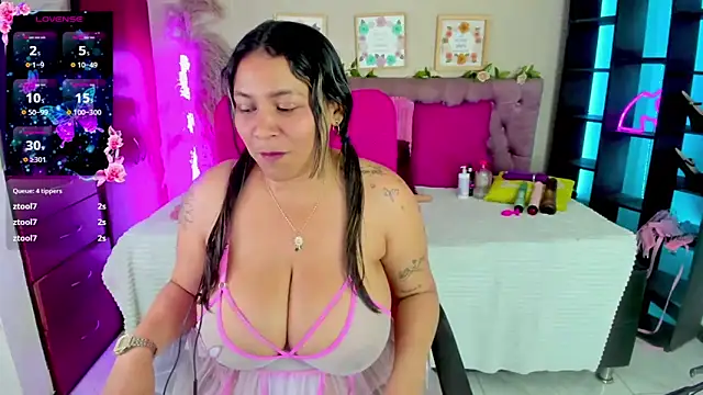 Snapshot of _Pamela_ebony chatting on 05/14/26, 01:02 Pamela ebony online show from 05/14/26, 01:02