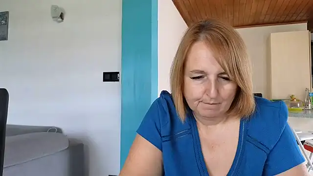 Snapshot of Sandcoq chatting on 06/08/26, 11:44 Sandcoq online show from 06/08/26, 11:44