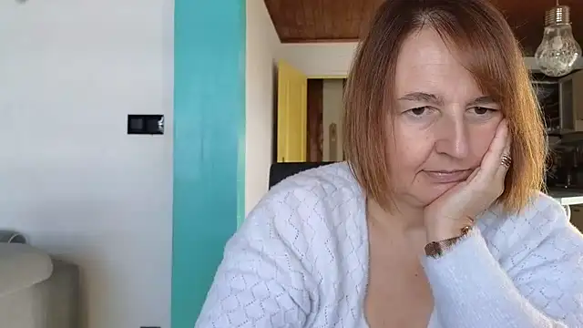 Snapshot of Sandcoq chatting on 12/01/25, 12:50 Sandcoq online show from 12/01/25, 12:50