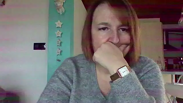 Snapshot of Sandcoq chatting on 12/17/25, 10:31 Sandcoq online show from 12/17/25, 10:31