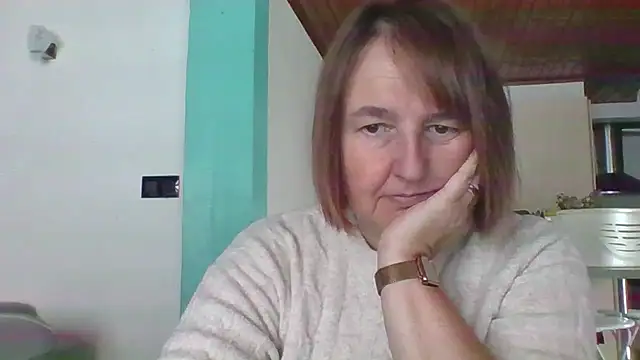 Snapshot of Sandcoq chatting on 11/20/25, 10:16 Sandcoq online show from 11/20/25, 10:16