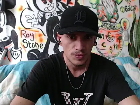 roystonee01 online show from 09/16/25, 03:02