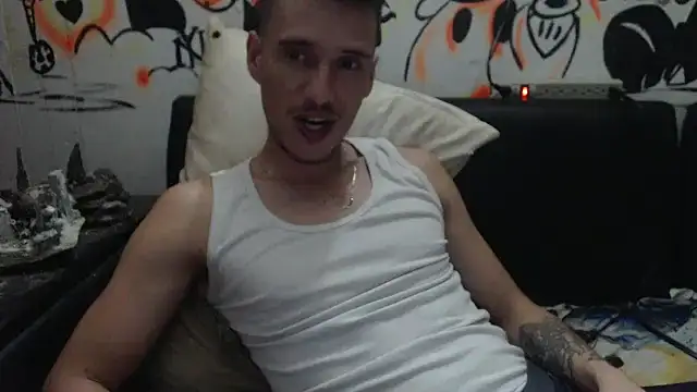 Snapshot of roystonee01 chatting on 02/24/26, 11:38 roystonee01 online show from 02/24/26, 11:38