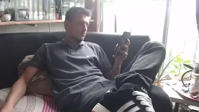 roystonee01 online show from 03/12/26, 05:28