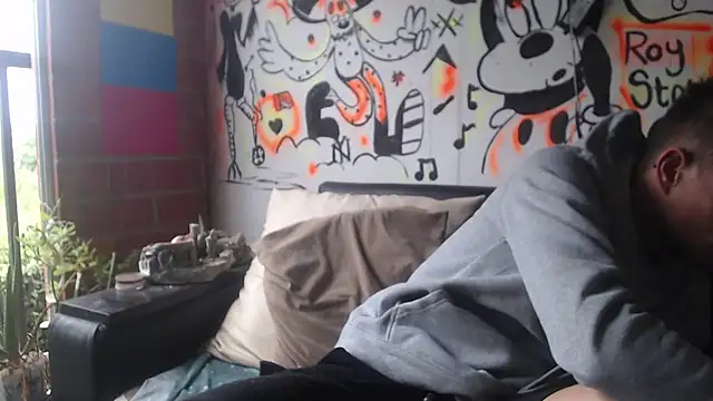 roystonee01 online show from 11/17/25, 12:31