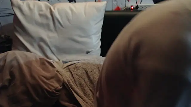 Snapshot of roystonee01 chatting on 02/07/26, 08:33 roystonee01 online show from 02/07/26, 08:33