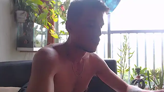 roystonee01 online show from 12/20/25, 02:31