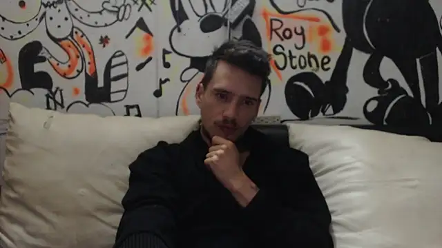 Snapshot of roystonee01 chatting on 01/06/26, 10:19 roystonee01 online show from 01/06/26, 10:19