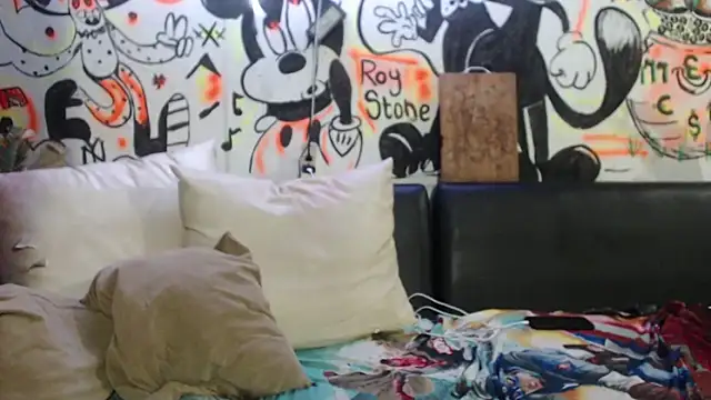 roystonee01 online show from 10/15/25, 01:48