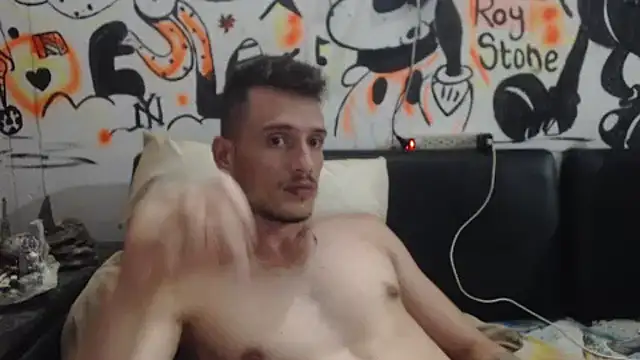 Snapshot of roystonee01 chatting on 03/03/26, 02:40 roystonee01 online show from 03/03/26, 02:40