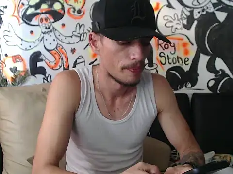 roystonee01 online show from 10/06/25, 09:04