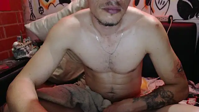 Snapshot of roystonee01 chatting on 02/03/26, 06:22 roystonee01 online show from 02/03/26, 06:22