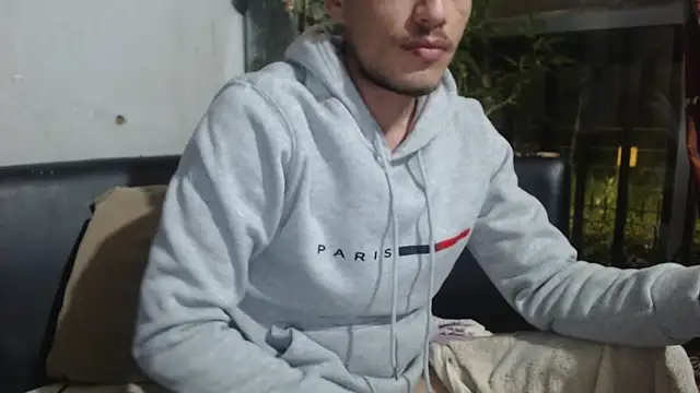 roystonee01 online show from 11/18/25, 06:39