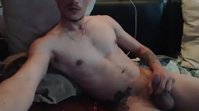 Snapshot of roystonee01 chatting on 02/27/26, 10:48 roystonee01 online show from 02/27/26, 10:48