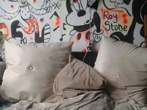 roystonee01 online show from 10/26/25, 12:05