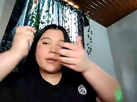 Snapshot of sharyl_24 chatting on 12/02/25, 05:47 sharyl 24 online show from 12/02/25, 05:47