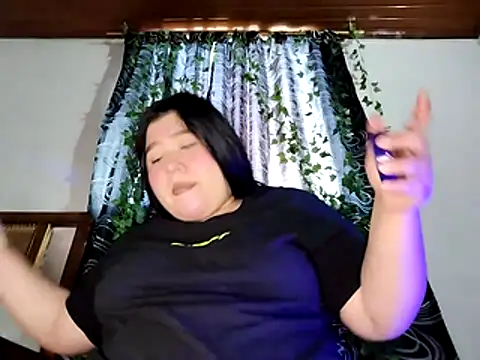 Snapshot of sharyl_24 chatting on 11/25/25, 12:38 sharyl 24 online show from 11/25/25, 12:38