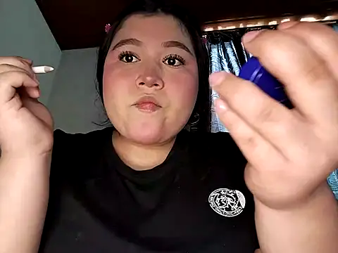 Snapshot of sharyl_24 chatting on 10/16/25, 07:44 sharyl 24 online show from 10/16/25, 07:44