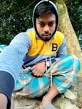 Snapshot of arafat_mia chatting on 12/20/25, 12:57 arafat mia online show from 12/20/25, 12:57