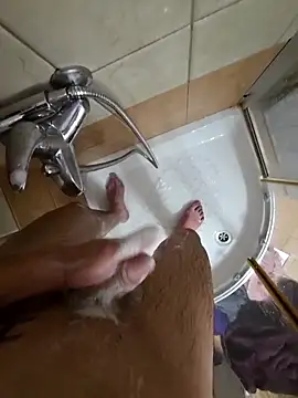 Snapshot of Alexxxmaster1312 chatting on 12/17/25, 06:24 Alexxxmaster1312 online show from 12/17/25, 06:24