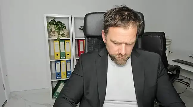Snapshot of John-E-Dough chatting on 12/18/24, 03:58 John-E-Dough online show from 12/18/24, 03:58
