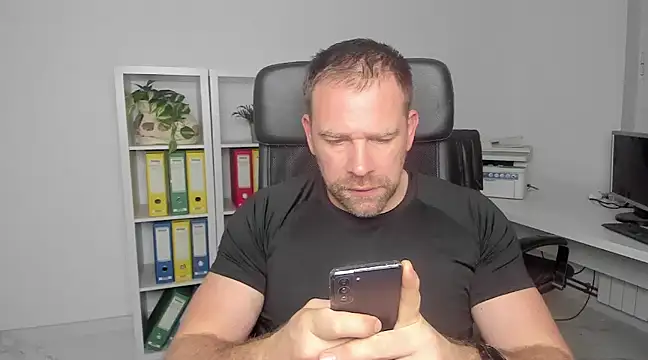 Snapshot of John-E-Dough chatting on 01/01/25, 05:22 John-E-Dough online show from 01/01/25, 05:22