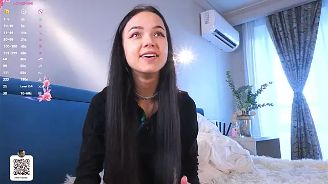 SynneFrary online show from 10/13/25, 06:04