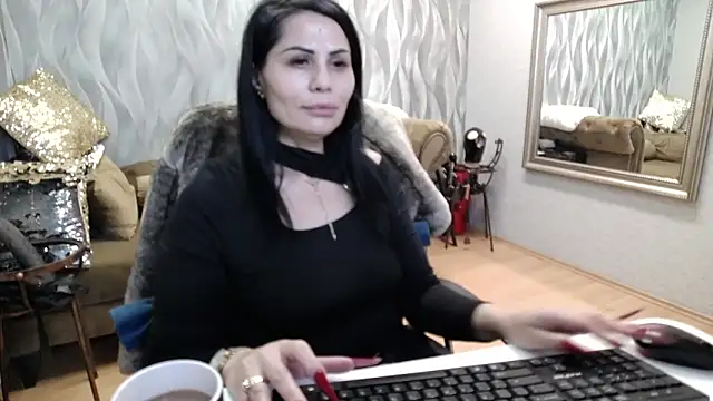 Snapshot of Sara_Poison chatting on 11/02/25, 03:22 Sara Poison online show from 11/02/25, 03:22