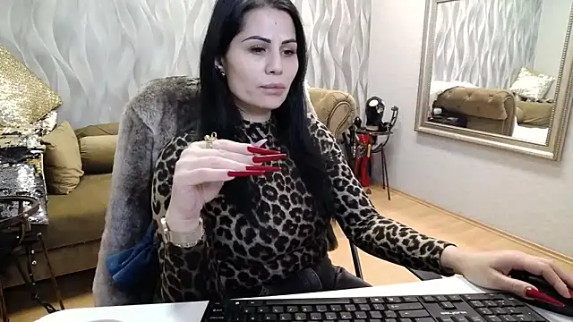 Snapshot of Sara_Poison chatting on 11/11/25, 03:23 Sara Poison online show from 11/11/25, 03:23