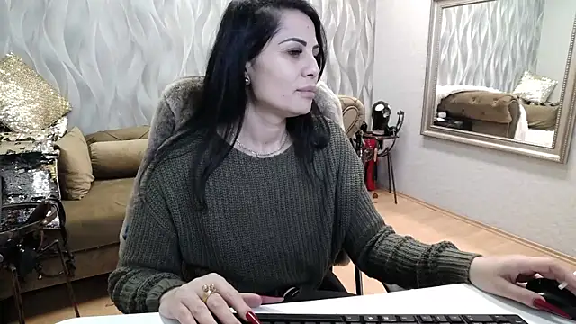 Snapshot of Sara_Poison chatting on 11/10/25, 03:22 Sara Poison online show from 11/10/25, 03:22