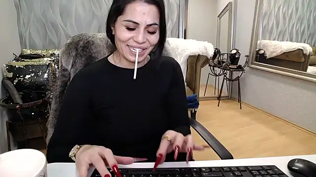 Sara Poison online show from 02/05/26, 03:46