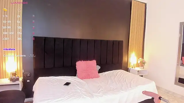 Snapshot of sweetsofia18 chatting on 10/15/25, 10:56 sweetsofia18 online show from 10/15/25, 10:56