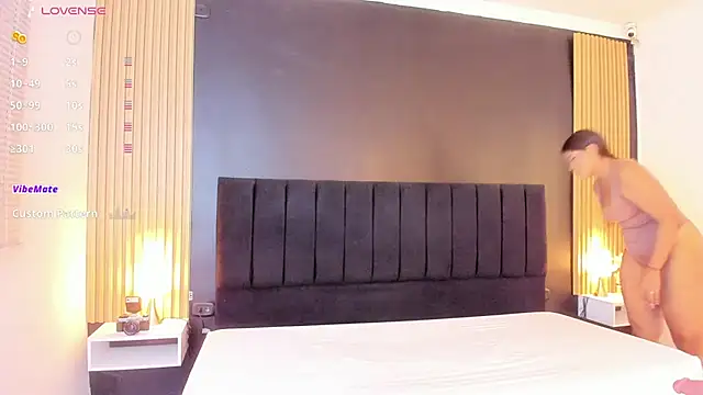 Snapshot of sweetsofia18 chatting on 09/11/25, 11:05 sweetsofia18 online show from 09/11/25, 11:05