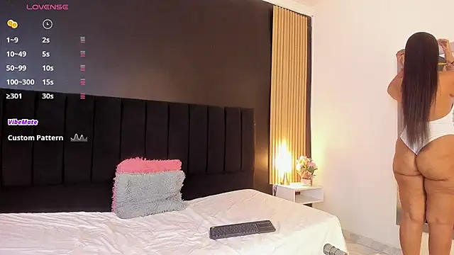 Snapshot of sweetsofia18 chatting on 10/17/25, 11:01 sweetsofia18 online show from 10/17/25, 11:01