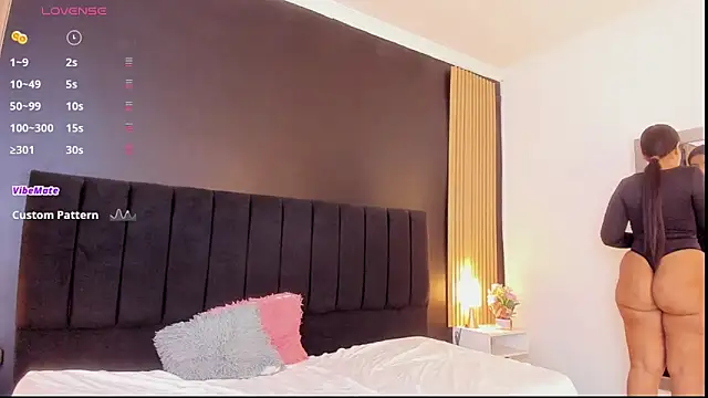 Snapshot of sweetsofia18 chatting on 11/23/25, 08:52 sweetsofia18 online show from 11/23/25, 08:52