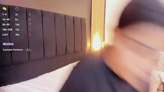 sweetsofia18 online show from 12/21/25, 07:48