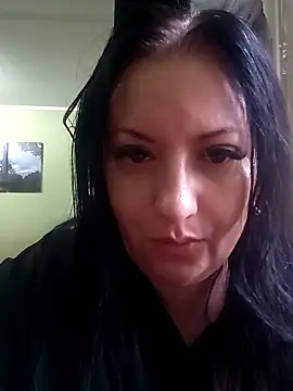 Snapshot of Veronica-Celie chatting on 10/13/25, 06:04 Veronica-Celie online show from 10/13/25, 06:04