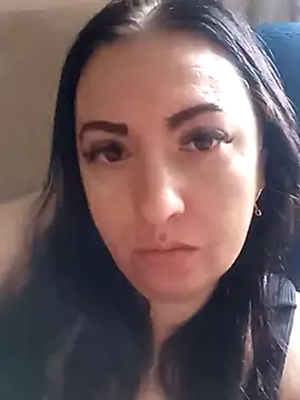 Snapshot of Veronica-Celie chatting on 10/17/25, 11:01 Veronica-Celie online show from 10/17/25, 11:01