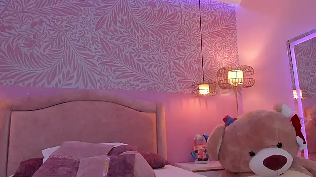 EmilyCollinss1 online show from 12/04/25, 05:17