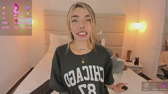 Mollymoon1 online show from 11/28/25, 08:20