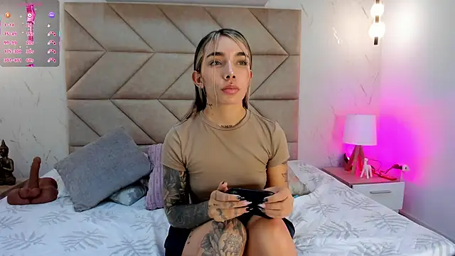 Mollymoon1 online show from 11/22/25, 10:41