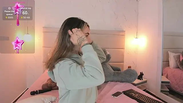 Mollymoon1 online show from 12/01/25, 08:10