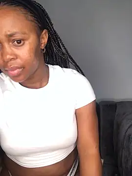 Pearl 00 online show from 10/10/25, 09:26