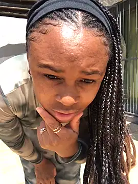 Pearl 00 online show from 10/19/25, 11:13